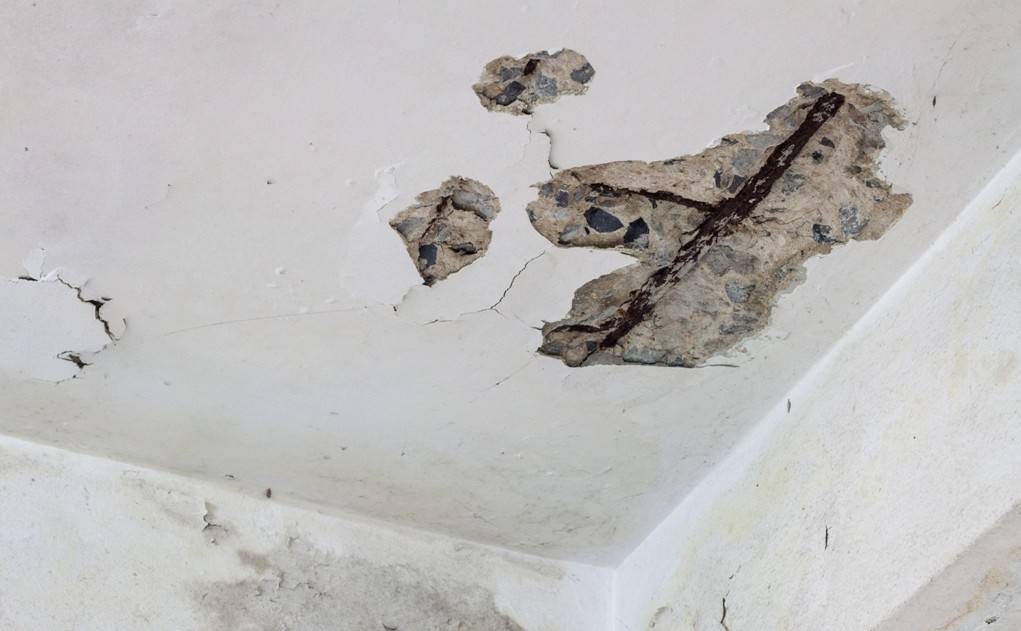 Трещина на потолке в панельном доме - как ремонтировать