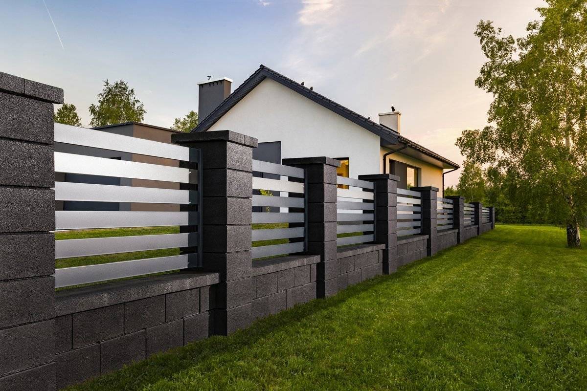 Забор для частного дома - какой материал выбрать для забора - 100 фото идей