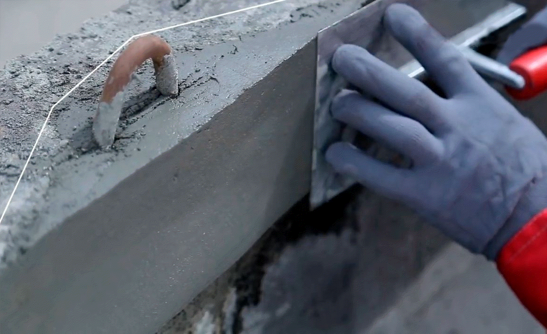 Разрушается и крошится бетон – что делать?