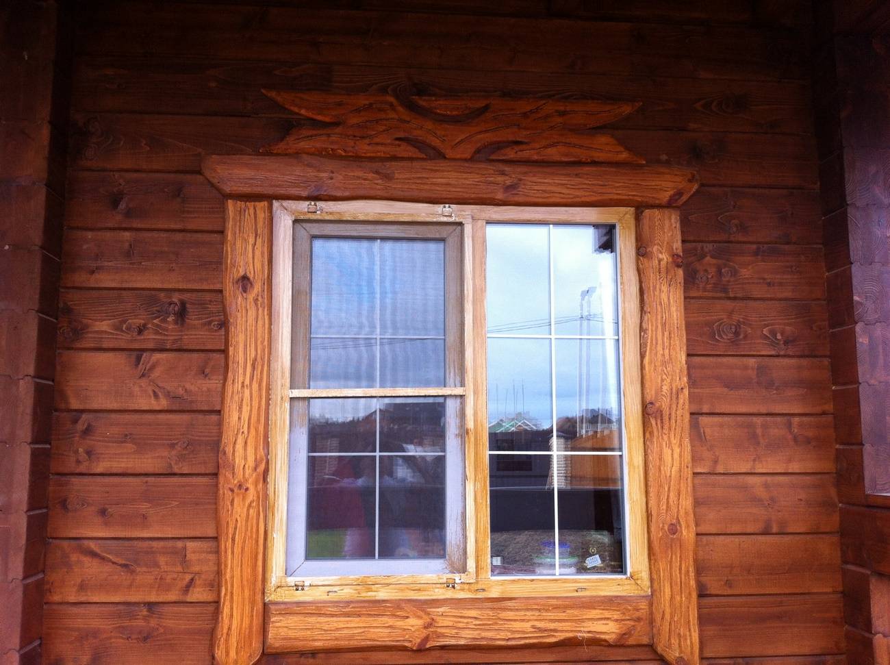 Отделка пластиковых окон в деревянном доме: наружная, внутренняя обшивка, инструкция, видео и фото