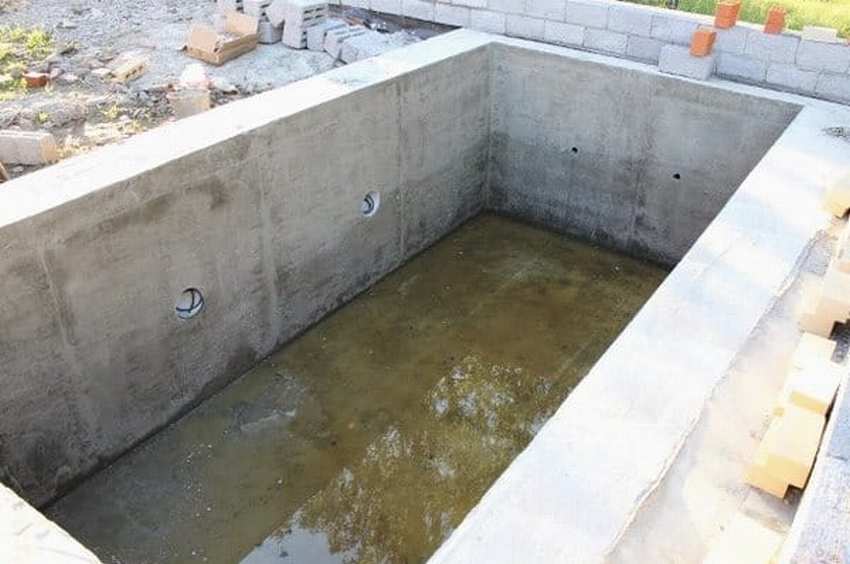 Бассейн из бетона своими руками: рытье котлована, пошаговая инструкция заливки цемента